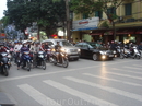 Очень увлекательная забава Вьетнам - переходить дорогу