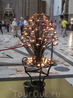 так ставят свечи в церкви во Флоренции