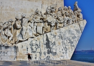 Монумент Первооткрывателям. Этот монумент посвящен Великим Географическим Открытиям Португалии.По обе стороны от каменного паруса к носу судна восходят ...