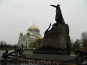 Морской Никольский собор и памятник адмиралу Макарову