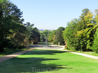 Этот вид на фонтан Ракушки был задуман архитектором парка как один из главных привлекательных видов парка.