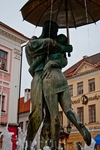 Это памятник целующимся студентам в самом "студенческом" городе Эстонии - Тарту