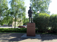 Оулу. Памятник финскому писателю Теуво Паккала.