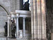 Генрих II и Екатерина Медичи  в монументальной гробнице,созданной между 1560 и 1573 годами по итальянской традиции с использованием материалов различного ...