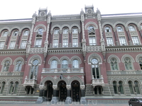 Здание банка было открыто в 1905 году. Здание построили по проекту киевского архитектора Александра Кобелева победившего в конкурсе, а по эскизам Александра Вербицкого был разработан проект фасада зда