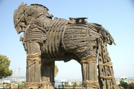 Макет коня, который использовали для съемок фильма Троя. Стоит в Чанаккале, 30 км. от самой Трои