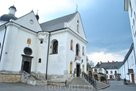 Церковь Святого Онуфрия. особое внимание внутри представляет резной иконостас с росписями 1908 года.