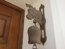 Старинный колокольчик на дверях