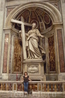 Скульптура Святой Елены,матери императора Константина . Важнейший эпизод в ее жизни-она видела сон,что ей надлежит найти крест,на котором был распят Иисус ...