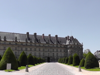 Возле Дома Инвалидов в Париже.