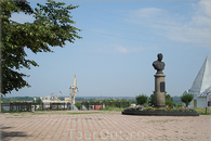 памятник уроженцу Городца - дважды Герою Советского Союза Ворожейкину