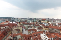 Вид на Пражские крыши с Башни Карлова моста.