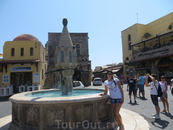Средневековый фонтанчик на улице Сократа в Старом городе