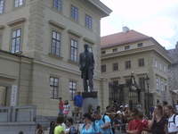 А на площади мы увидели памятник Т.Масарику- первому президенту Чехосло-вакии