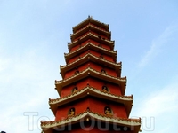 9-этажная пагода.