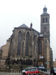 Архидеканский собор Св. Якуба. Он строился с 1330 до 1420 года. Во время гуситских войн собор подожгли и частично разрушили гуситы. Высота построенной ...