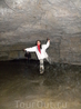 Пещера Медео, названа по знаменитому катку. Первый грот покрыт льдом, можно брать коньки. Были в двух гротах - первый - огромный с ледяным полом, второй ...