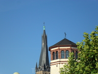 Церковь  с кривой крышей