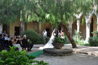 Собор Святого Франческо. Во внутреннем дворике. Свадьба.