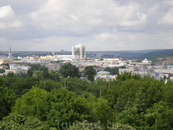 Вид на город со смотровой площадки в мемориальном парке "Победа"