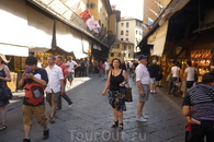 В настоящее время  во Флоренции 9 мостов. Понте Веккьо  ( Ponte  Vecchio) самый древний в городе,это единственный мост,сохранивший  первоначальный вид ...