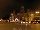 Palacio de Cibeles и летящая на колеснице богиня Сибелес.