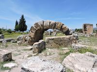 Памуккале и античный город Иераполис.