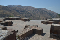  юго-востоку от Еревана, на территории Абовянского района, над ущельем реки Азат расположена одноименная крепость. Сюда можно приехать на автомашине по ...