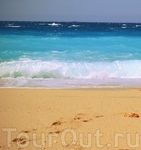 золотистый песок и неоново-голубая вода - невероятная красота