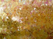 Стены в Зале облицованы мозаикой из золотистого стекла