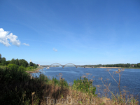 Вид на Рыбинский мост и Спасо-Преображенский собор со стрелки