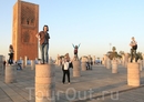 Играем в "Пятый элемент" на центральной площади столицы. Рабат, Марокко.