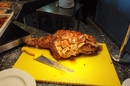 День испанской кухни. Запечёная свиная ного с разрезанной на квадратики шкуркой. Эти квадратики - изумительные на вкус чипсы!