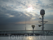 Это фото тоже с носа корабля,вообще очень красивые закаты в море!