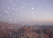 Вид с горы Моисея на соседние горы Синайского полуострова Вид с горы Моисея на соседние горы Синайского полуострова