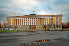 Административное здание на Софийской площади.