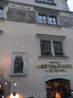 Дом "У трех страусов" находится на улице Дражицкого недалеко от Малостанской площади. Его владельцем был Ян Фукс - специалист по перьям, ими он украшал ...