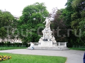 Монумент на могиле В.-А.Моцарта