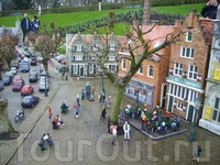 Вся Голландия в миниатюре - это макеты, а выглядит как настоящая панорамная съемка:) и люди, и машинки, и даже рекламные щиты - как настоящие:)