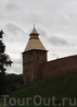 Стены и башни Новгородского Кремля: Спасская башня (1297 год). До XVIII века в состав ансамбля башни входили надвратная церковь и трапезная.