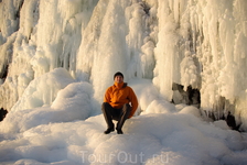 замерзший водопад в парке Тингвелир замерзший водопад в парке Тингвелир
