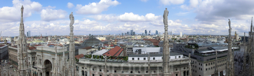 Панорама Милана с террасы Собора.