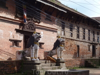 Непал.Г Патан.
Патан - столица второго крупного княжества древнего Непала.
Город находится совсем рядом с Катманду, их разделяет только река Багмати