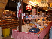 Лавка,где продают сыр и разные сувениры