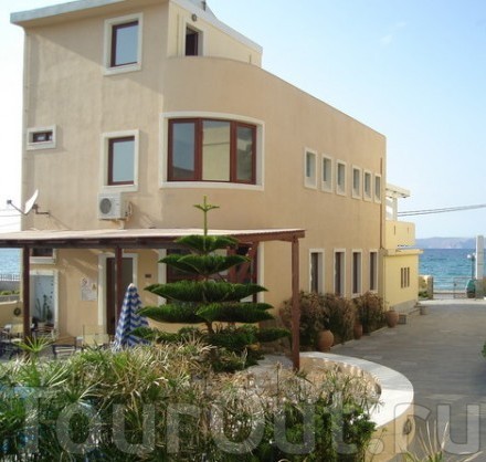 Niros Beach Apartments