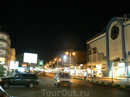Ночная улица Хургады перед отелем.