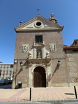 Монастырская церковь находится в самом левом углу комплекса, в общем глаз радует только ее фасад, укарашенный гербами ордена кармелитов.