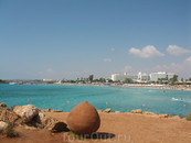 Nissi beach_самый тусовочный пляж Кипра :)
П.С. в следующих фотоотчетах можно будет увидеть как пусто-пусто на этом пляже зимой ))