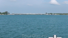Мост, соединяющий материк с островом Пхукет Таиланда.