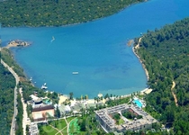 Crystal Green Bay Resort 
